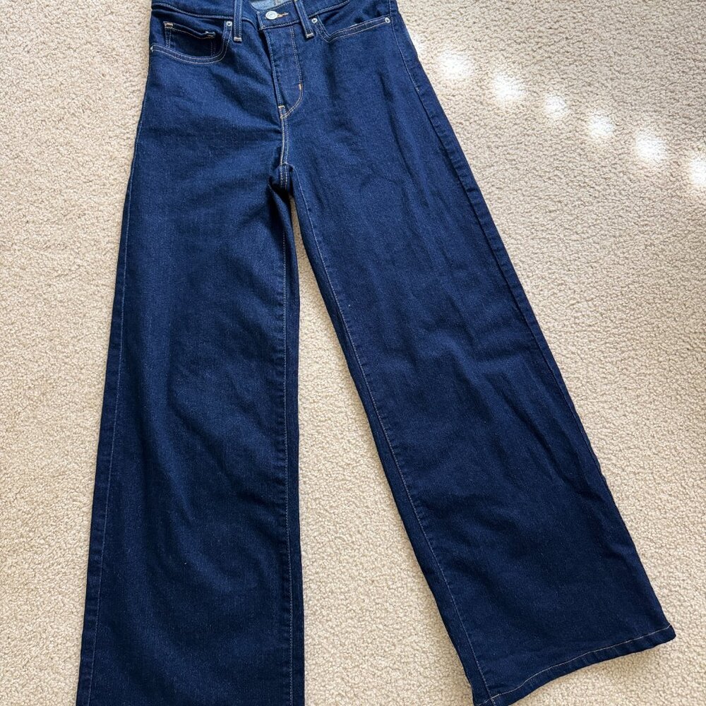 👖 Levi's Women's 318 Shaping Wide-Leg Jeans - Darkest Sky